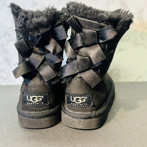 UGG Mini Bailey Bow  Faux Fur Lined Boot Black Girls Size 8 - Picture 5 of 6